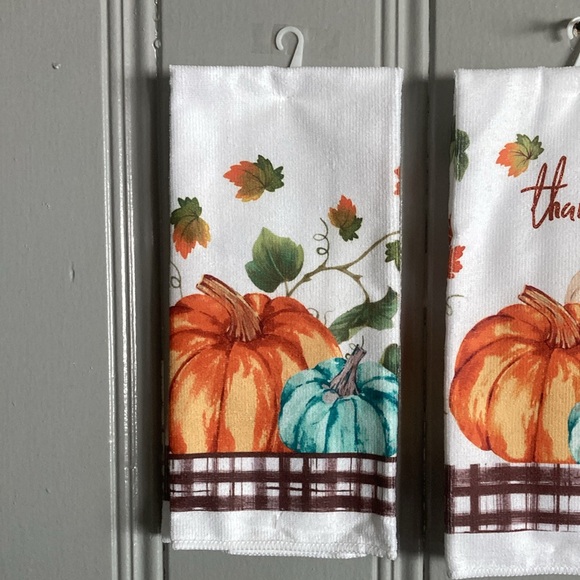 NWT-Set of 3- Cream, Blue & Orange Fall Pumpkins & Thankful Kitchen Towels 25x15 - Picture 4 of 17